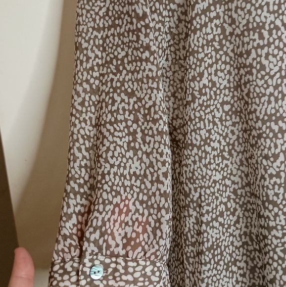 2/$30 CHICO'S Mobwife Lightweight Brown and White Patterned Blouse(#1,007) - Picture 3 of 9